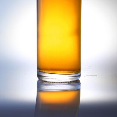 750ml 보드카 유리 병 코크와 독특한 디자인 독특한 실린더 모양