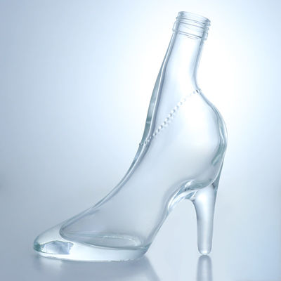 유리 350ml 500ml 하이힐 신발 모양 술 위스키 보르본 보드카를 위한 빨간 와인 병