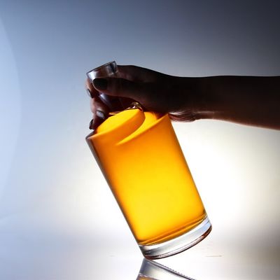 산성 에치 표면 처리 코크 캡 트위스트 모양 두꺼운 바닥 보드카 750 ml 유리 병