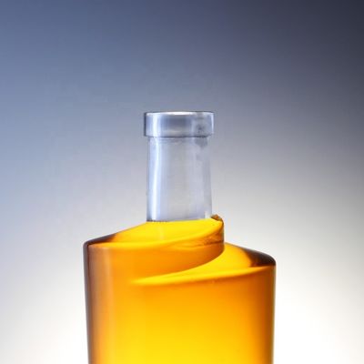 산성 에치 표면 처리 코크 캡 트위스트 모양 두꺼운 바닥 보드카 750 ml 유리 병