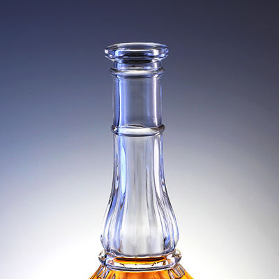 500ml 유리 병 위스키 와드카 영주용 코크로 긴 목 디자인으로 새겨진