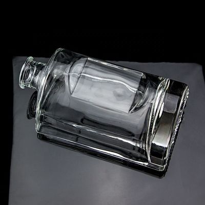 커크 캡과 투명한 둥근 마무리