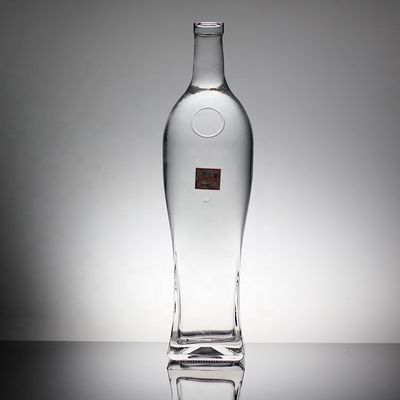 독보적인 여성형 보드카 유리병
