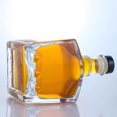 독특한 디자인 500ml 700ml 슈퍼 플린트 유리 병 럼 위스키 보드카 브랜디