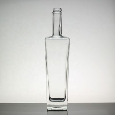 보드카 표면 전달을 위해 스크루 캡을 가진 500ml 유리 보드카 병으로 사용자 정의
