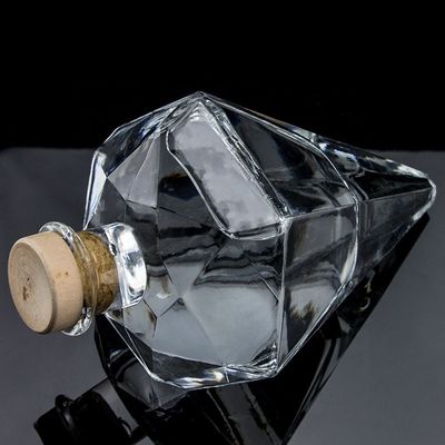 유니크 다이아몬드 모양과 맞춤 로고와 유리 위스키 병 700ml