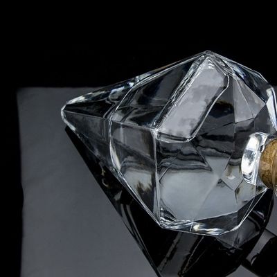 유니크 다이아몬드 모양과 맞춤 로고와 유리 위스키 병 700ml