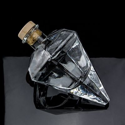 유니크 다이아몬드 모양과 맞춤 로고와 유리 위스키 병 700ml