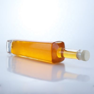 700ml 하이 플린트 둥근 모양의 술 유리 병 사용자 지정 로고와 코크 톱 마무리