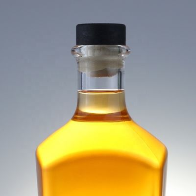 700ml 쿼드 진 병 코크 가공과 두꺼운 바닥