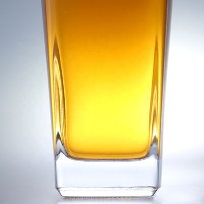 700ml 쿼드 진 병 코크 가공과 두꺼운 바닥
