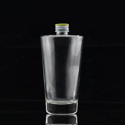금 금 금속 뚜?? 이 있는 750ml 무거운 기반의 선명한 유리 알코올 병