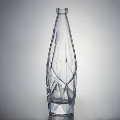 음료 산업 고장 뚜?? 이 있는 조각 된 유리 술 병 우아하고 내구성