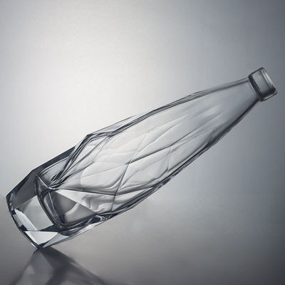 음료 산업 고장 뚜?? 이 있는 조각 된 유리 술 병 우아하고 내구성