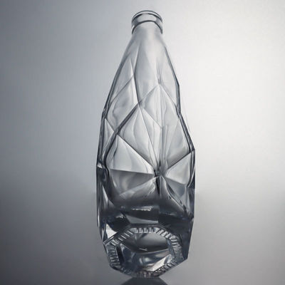 음료 산업 고장 뚜?? 이 있는 조각 된 유리 술 병 우아하고 내구성