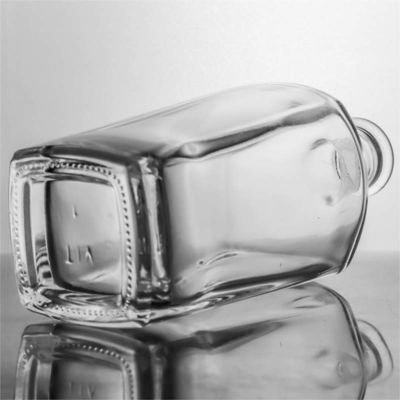 700ml 맞춤 로고를 위한 정사각형 유리 병