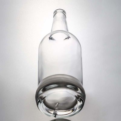사용자 지정 로고 유리 목걸이 700ml 원형 술 병 보드카 브랜디 위스키 및 더 많은