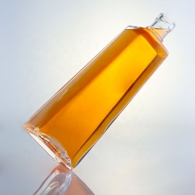 사용자 지정 로고 맑은 유리 750ml 위스키 병 코크와 정사각형 모양