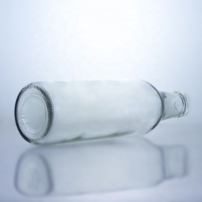 맑은 위스키 보드카 유리 병 독특한 650ml 특수 모양의 스크루 톱 마무리