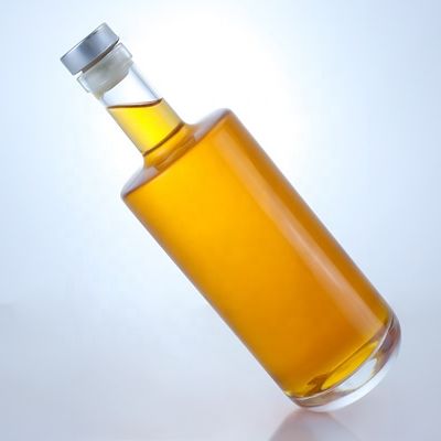 위스키, 보드카, 테킬라, 진 럼 500ml/700ml를 위한 코크가 있는 투명한 유리 술병
