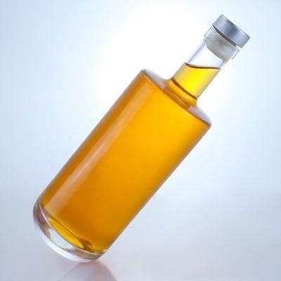 위스키, 보드카, 테킬라, 진 럼 500ml/700ml를 위한 코크가 있는 투명한 유리 술병