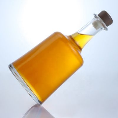 표면 처리 고온 스탬핑 보드카 진 럼 위스키를 위한 코크로 된 유리 병