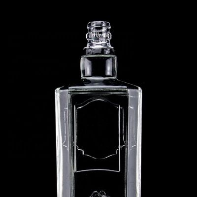 750ml 75cl 슈퍼 플린트 사각형 엠브로스 된 유리 병 스크루 캡 럼 보드카 위스키