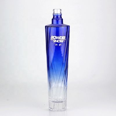 750ml 파란색 정사각형 유리 병 그라디언트 색상과 나사 캡 기능 특징