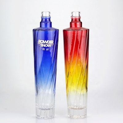 750ml 파란색 정사각형 유리 병 그라디언트 색상과 나사 캡 기능 특징